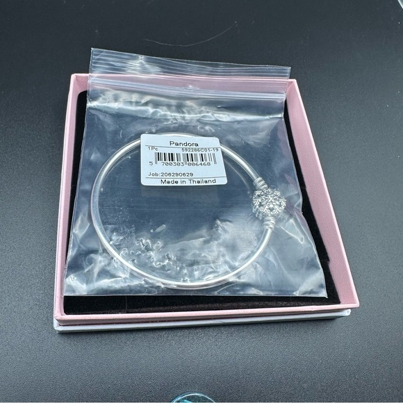 Pandora Moments Sparkling Snowflake Clasp Bangle, S925 Sterling Silver - Picture 8 of 13